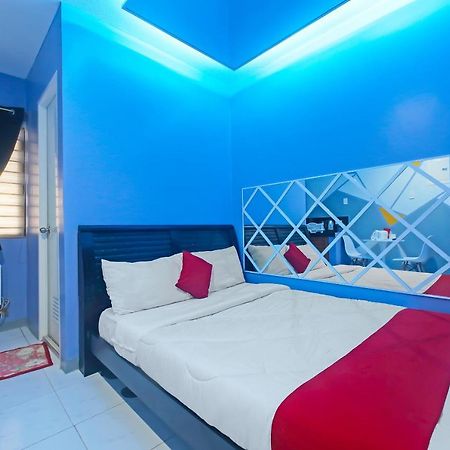 מנילה Oyo 896 Silverio Suites מראה חיצוני תמונה