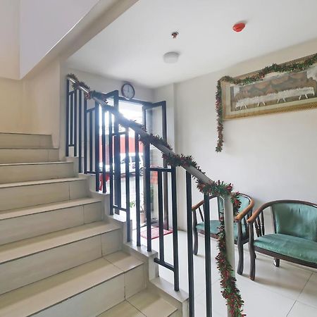 מנילה Oyo 896 Silverio Suites מראה חיצוני תמונה
