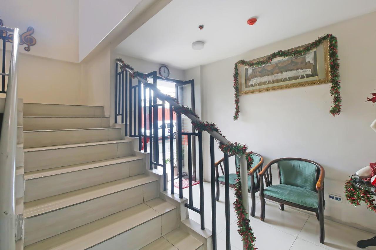 מנילה Oyo 896 Silverio Suites מראה חיצוני תמונה
