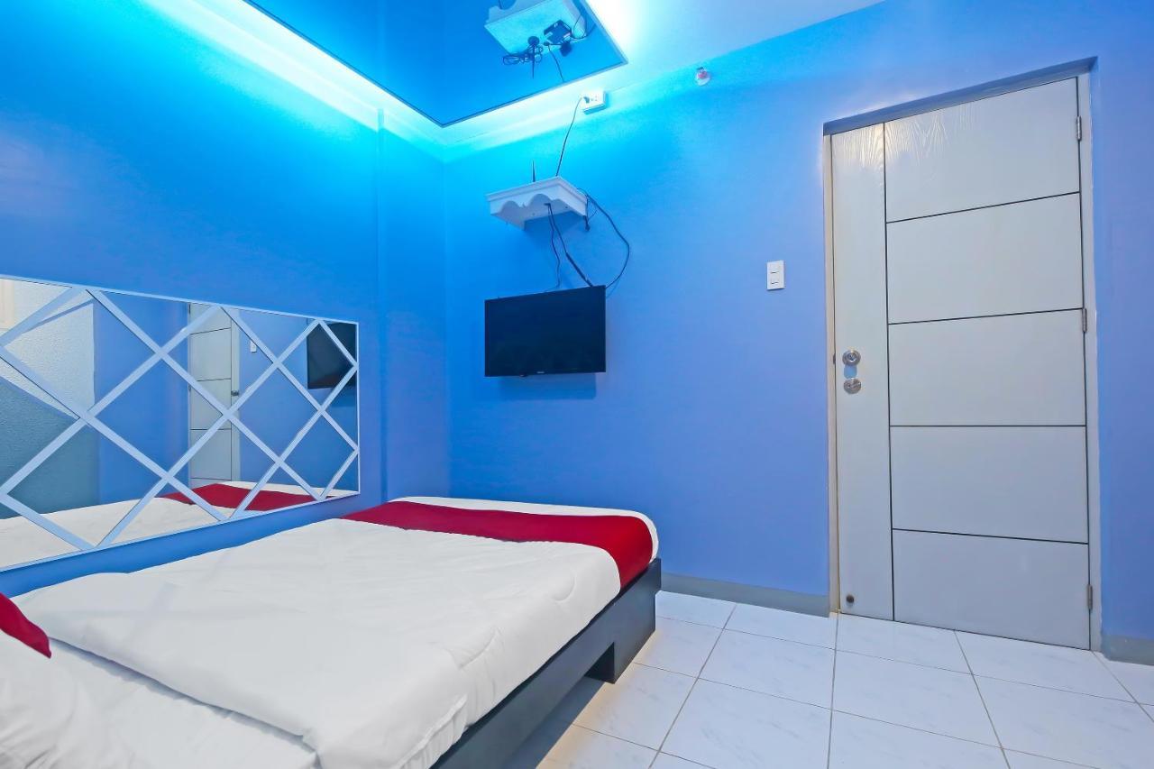 מנילה Oyo 896 Silverio Suites מראה חיצוני תמונה