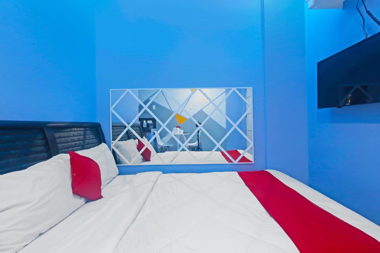 מנילה Oyo 896 Silverio Suites מראה חיצוני תמונה