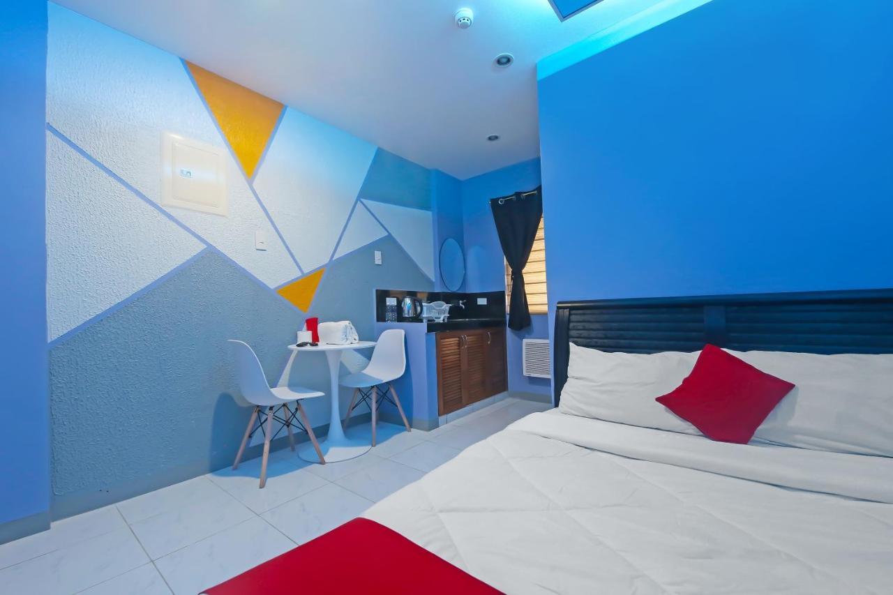 מנילה Oyo 896 Silverio Suites מראה חיצוני תמונה