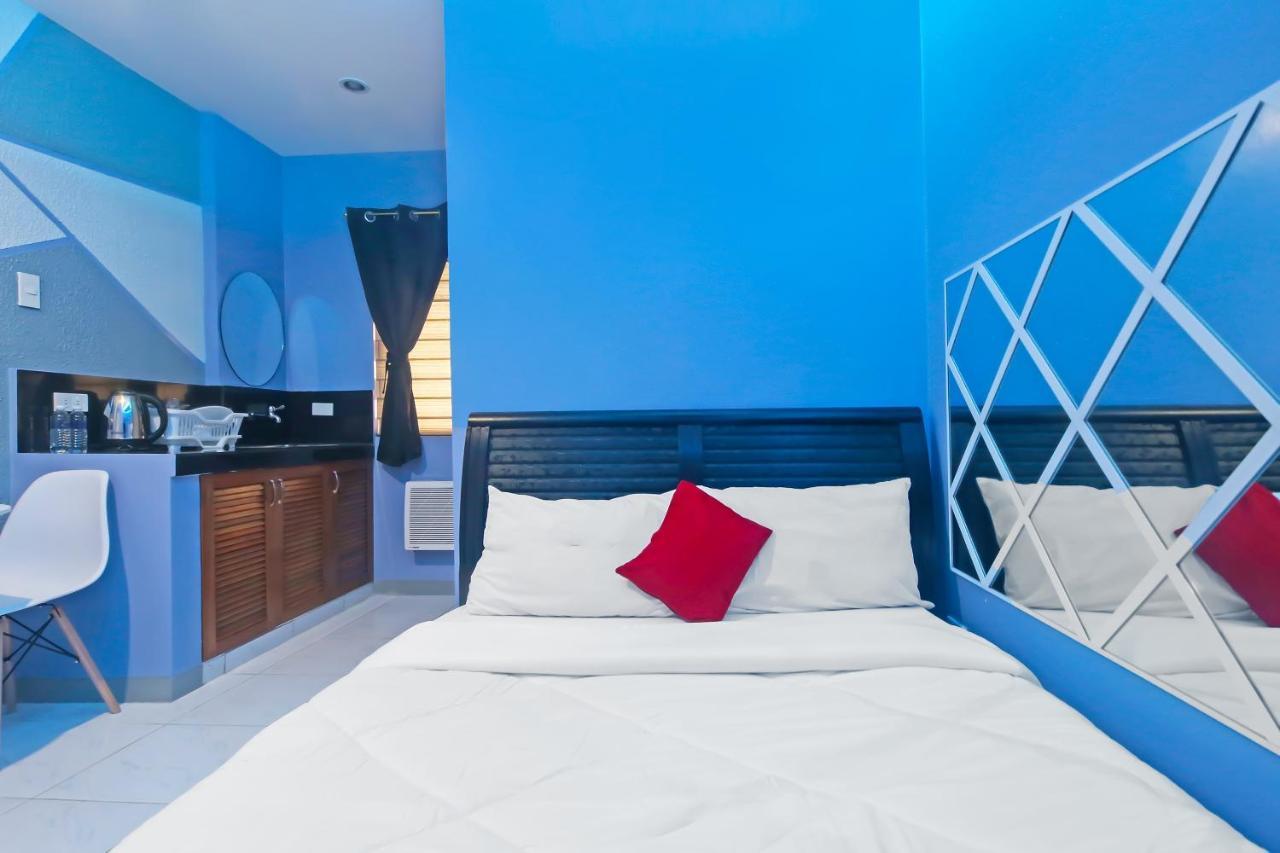 מנילה Oyo 896 Silverio Suites מראה חיצוני תמונה